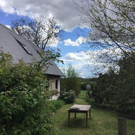 Gite Des Tournesols Ecaquelon Exterior foto